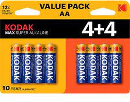Piles alcalines Kodak Max Super AA 8 pièces dans un emballage jaune et orange. 12x plus de puissance.