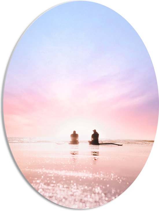 WallClassics - PVC Schuimplaat Ovaal - Duo zittend aan het Water op het Strand bij Pastellucht - 42x56 cm Foto op Ovaal (Met Ophangsysteem)