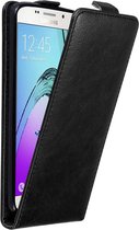 Cadorabo Hoesje geschikt voor Samsung Galaxy A5 2016 in ZWARTE NACHT - Beschermhoes in flip design Case Cover met magnetische sluiting