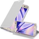 Cadorabo Hoesje geschikt voor Samsung Galaxy S7 in CLASSY ZILVER - Beschermhoes met magnetische sluiting, standfunctie en kaartvakje Book Case Cover Etui