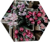 WallClassics - PVC Schuimplaat Hexagon - Verschillende Bloemboeketten in het Roze en Paars - 60x52.2 cm Foto op Hexagon (Met Ophangsysteem)