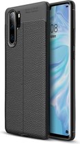 Cadorabo Hoesje voor Huawei P30 PRO in Diep Zwart - Beschermhoes gemaakt van TPU siliconen met edel kunstleder applicatie Case Cover Etui