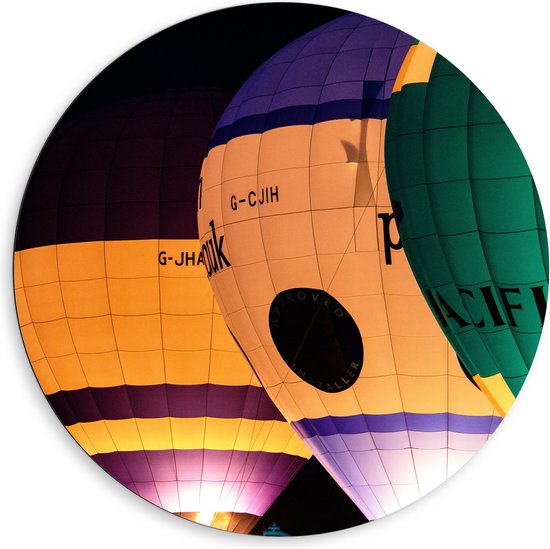 WallClassics - Dibond Muurcirkel - Vier Verschillende Kleuren Luchtballonnen in het Donker - 80x80 cm Foto op Aluminium Muurcirkel (met ophangsysteem)