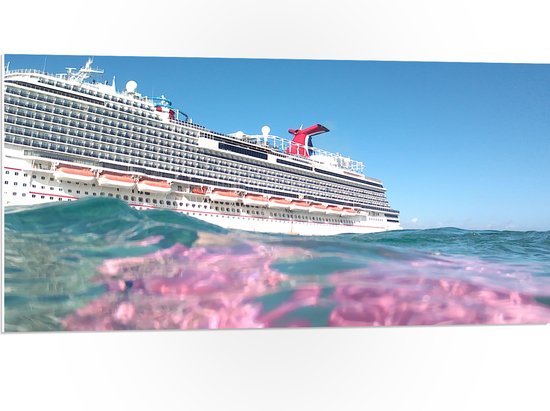 WallClassics - PVC Schuimplaat- Uitzicht op Grote Cruise vanuit de Zee - 100x50 cm Foto op PVC Schuimplaat
