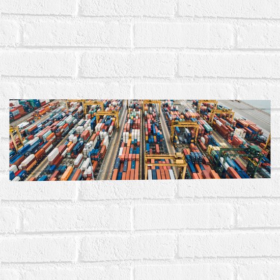 WallClassics - Muursticker - Grote Haven met Kleurrijke Containers - 60x20 cm Foto op Muursticker