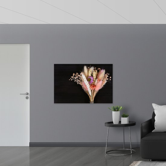 Canvas - Boeket van Verschillende Droogbloemen tegen Zwarte Houten Achtergrond - 120x80 cm Foto op Canvas Schilderij (Wanddecoratie op Canvas)