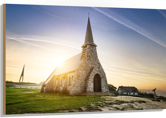 Hout - Klein Stenen Kasteel met Felle Zon in Etretat, Frankrijk - 120x80 cm - 9 mm dik - Foto op Hout (Met Ophangsysteem)