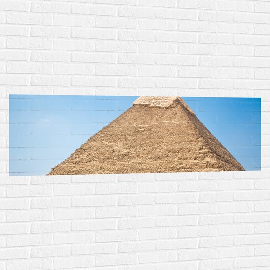 WallClassics - Muursticker - Piramide in de Woestijn - 150x50 cm Foto op Muursticker