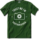 Trust me , I'm A Photographer | Fotografie - Camera - Photography - T-Shirt - Unisex - Bottle Groen - Maat L