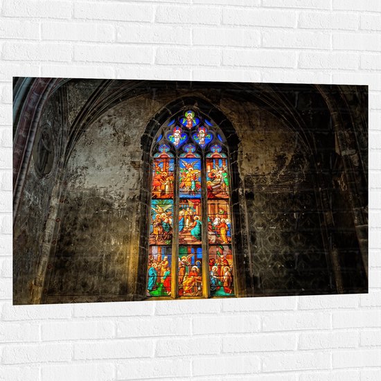 WallClassics - Muursticker - Glas-in-lood Raam in de Notre-Dame Kerk - 120x80 cm Foto op Muursticker