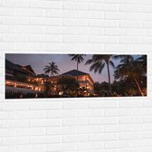 WallClassics - Muursticker - Hotel met Zwembad in Indonesië - 120x40 cm Foto op Muursticker