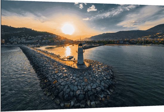 Dibond - Zonsondergang bij Vuurtoren aan Zee van Antalya, Turkije - 150x100 cm Foto op Aluminium (Met Ophangsysteem)