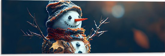 Dibond - Sneeuwpop met Takken Armen tussen de Herfstbladeren - 90x30 cm Foto op Aluminium (Met Ophangsysteem)