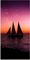 WallClassics - Poster Glanzend – Zeilboot op Zee met paars gele Lucht - 50x100 cm Foto op Posterpapier met Glanzende Afwerking