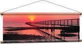 WallClassics - Textielposter - Pier naar de Zee bij Zonsondergang - 90x30 cm Foto op Textiel