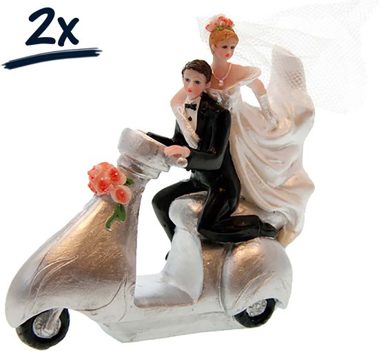 2x koppel op scooter bruiloft taarttopper taartdecorate decoratie huwelijk trouw