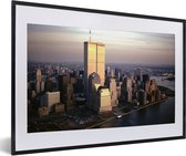 Fotolijst incl. Poster - Luchtfoto van Manhattan's World Trade Center boven de Hudson rivier in New York - 60x40 cm - Posterlijst