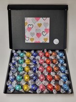 Chocolade Ballen Proeverij Pakket Groot | 40 stuks Lindt chocolade met Mystery Card 'Love - Hartjes' met persoonlijke (video)boodschap | Chocoladepakket | Feestdagen box | Chocolade cadeau | Valentijnsdag | Verjaardag | Moederdag | Vaderdag