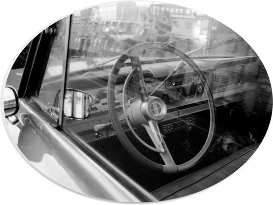 WallClassics - PVC Schuimplaat Ovaal - Binnenkant van Oude Auto (Zwart- wit) - 40x30 cm Foto op Ovaal (Met Ophangsysteem)