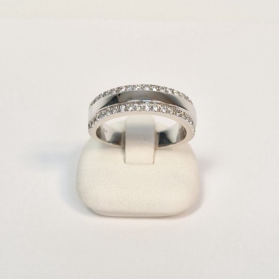 Ring - witgoud - 14 karaat - diamant - uitverkoop juwelier Verlinden St. Hubert van €1950,= voor €1589,=