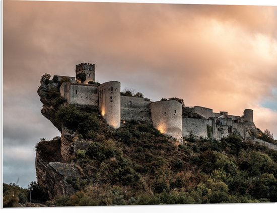 WallClassics - PVC Schuimplaat- Kasteel op een Berg - 80x60 cm Foto op PVC Schuimplaat