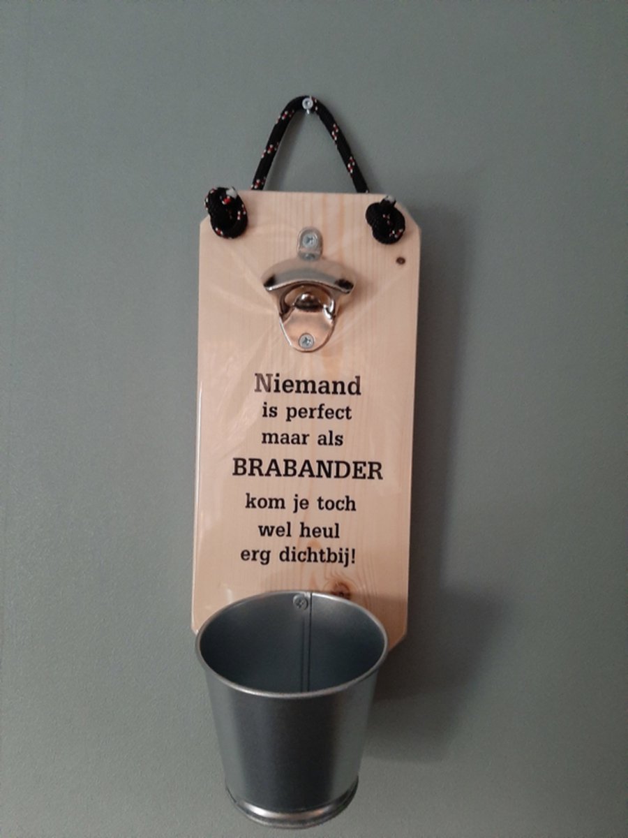 Wand flesopener Niemand is perfect maar als je brabander bent kom je toch wel heul dichtbij