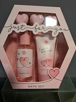 coffret cadeau femme anniversaire - fête des mères - saint valentin - joli cadeau - roses - set de bain