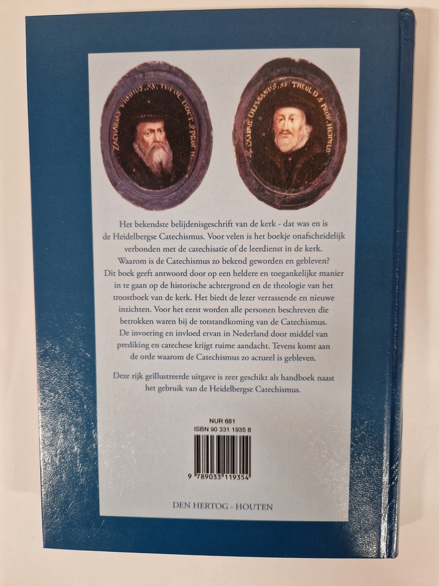 De achterkant van het boek met tekst en twee medaillons van historische figuren.