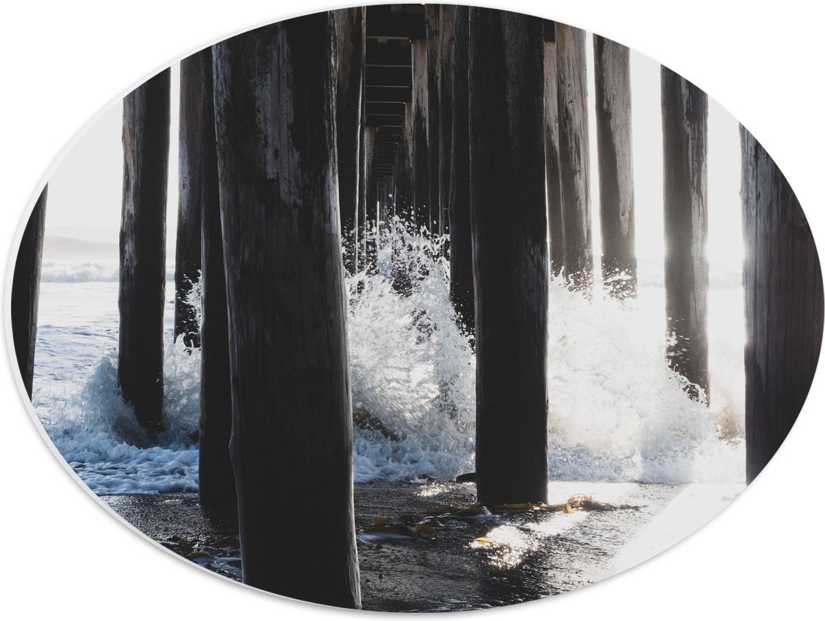 PVC Schuimplaat Ovaal - Water klots4end tegen Houten Palen in de Zee - 40x30 cm Foto op Ov