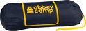 Donkerblauwe draagtas met Abbey Camp logo in geel, voor een klamboe.