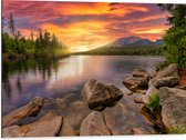 Dibond - Zonsondergang aan een Meer met Prachtige Natuur - 80x60 cm Foto op Aluminium (Wanddecoratie van metaal)