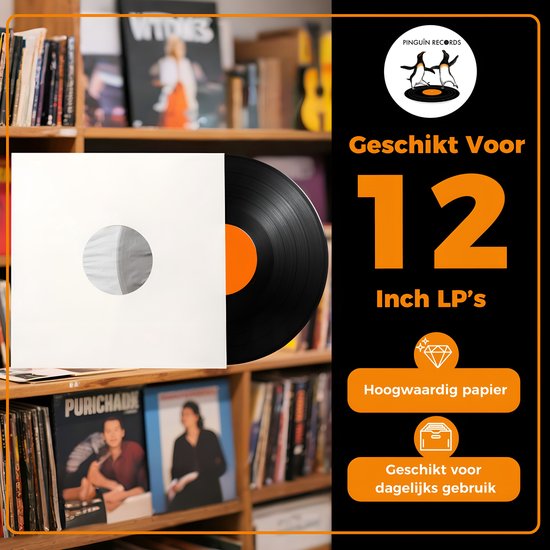 Zwarte LP met oranje label, naast witte hoes, op achtergrond van platenkast. Geschikt voor 12 Inch LP's.