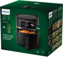 Philips Airfryer Combi 7000 Series XXL in de verpakking. De doos toont de zwarte airfryer met een kip.