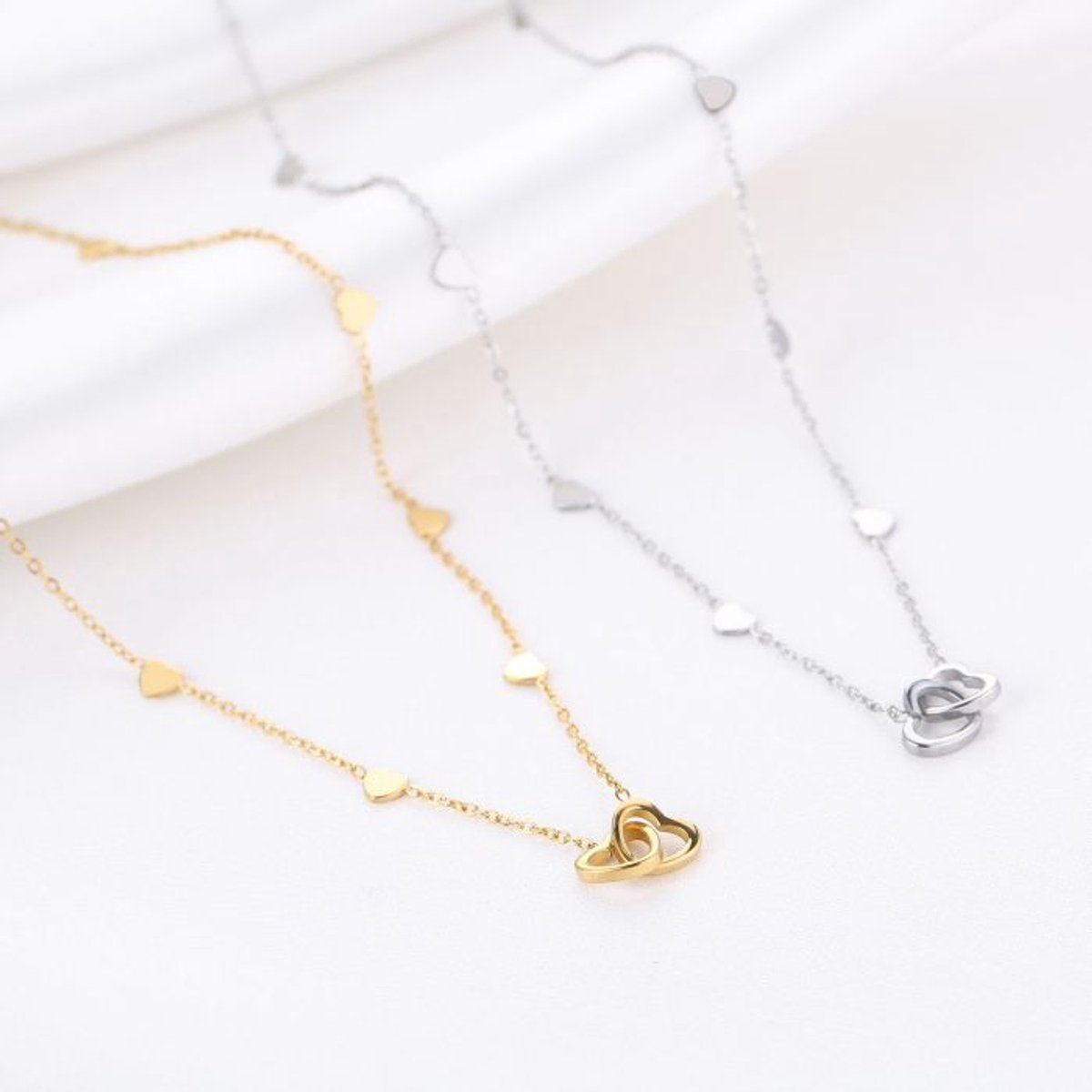 Michelle Byou ketting hartjes goud