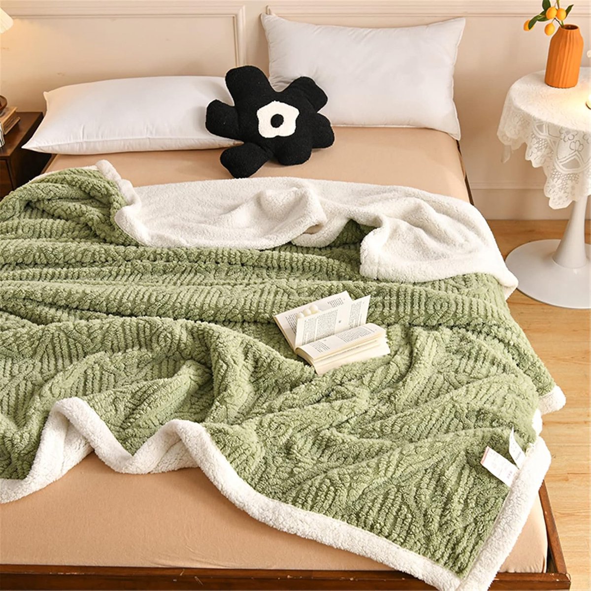 Sherpa Cuddly Blanket, Fluffy Sheep Blanket, Super Soft Fleece Blanket as a Sofa Blanket, Bedspread or Living Blanket - ShopVlot