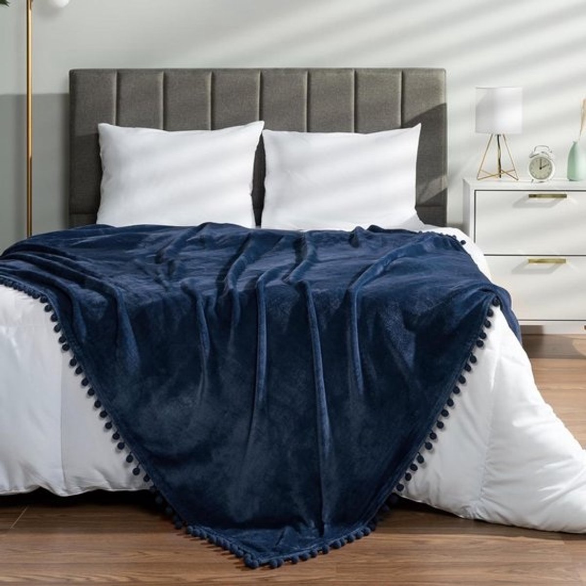 Fleece Deken - Plaid Pluche Deken - Bank en Bed - Pompon Franje - 152 x 203 cm - Marineblauw