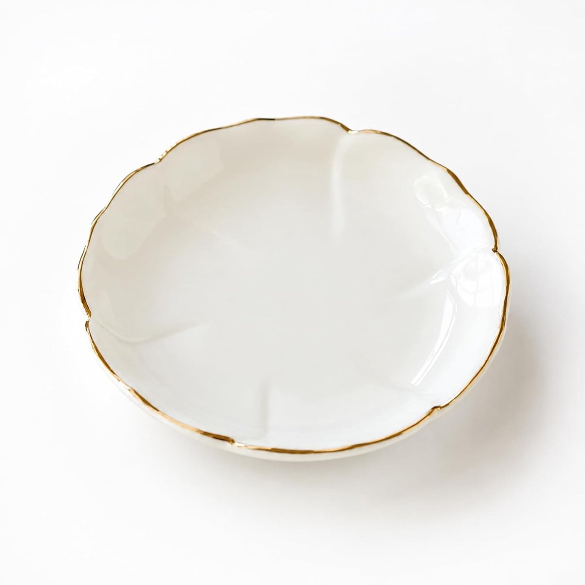 Sierlijke keramische juwelenhouder – Kleine ringhouder met golfrand, decoratieve opbergruimte voor ringen, oorbellen en accessoires, elegant decoratiebord voor je sieraden