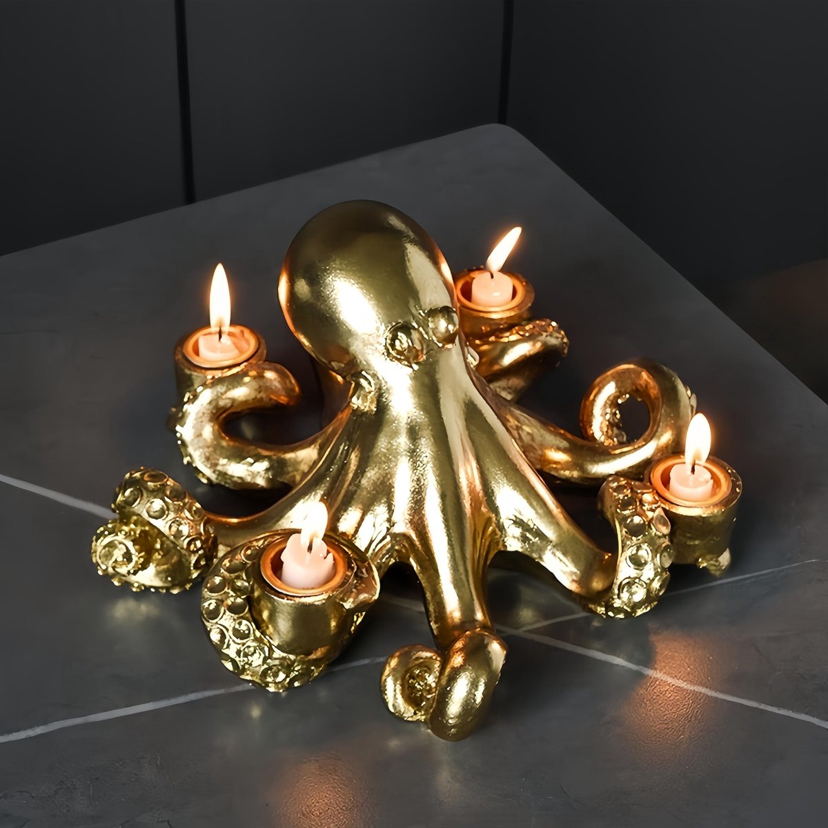 Gouden Octopus Kandelaar - Artistieke Sculptuur voor Tafeldecoratie