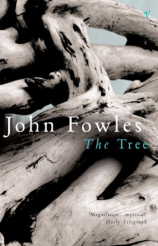Boekomslag met tekst 'John Fowles The Tree' op een achtergrond van verweerd hout.