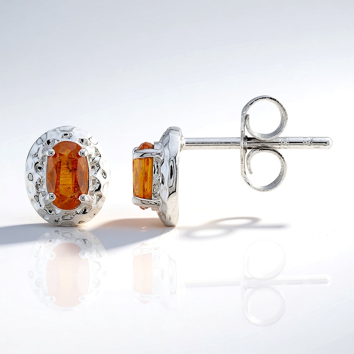 Cavill - Zilveren Oorbellen met Oranje Kyaniet Ovaal 0,56 ct - Gerhodineerd 925 Sterling Zilver - Handgemaakte Elegante Sieraden uit Tanzania