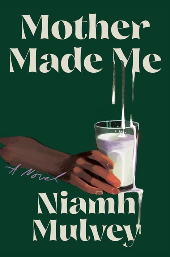 Boekomslag 'Mother Made Me' van Niamh Mulvey. Hand die een glas melk vasthoudt dat overloopt op een donkergroene achtergrond.