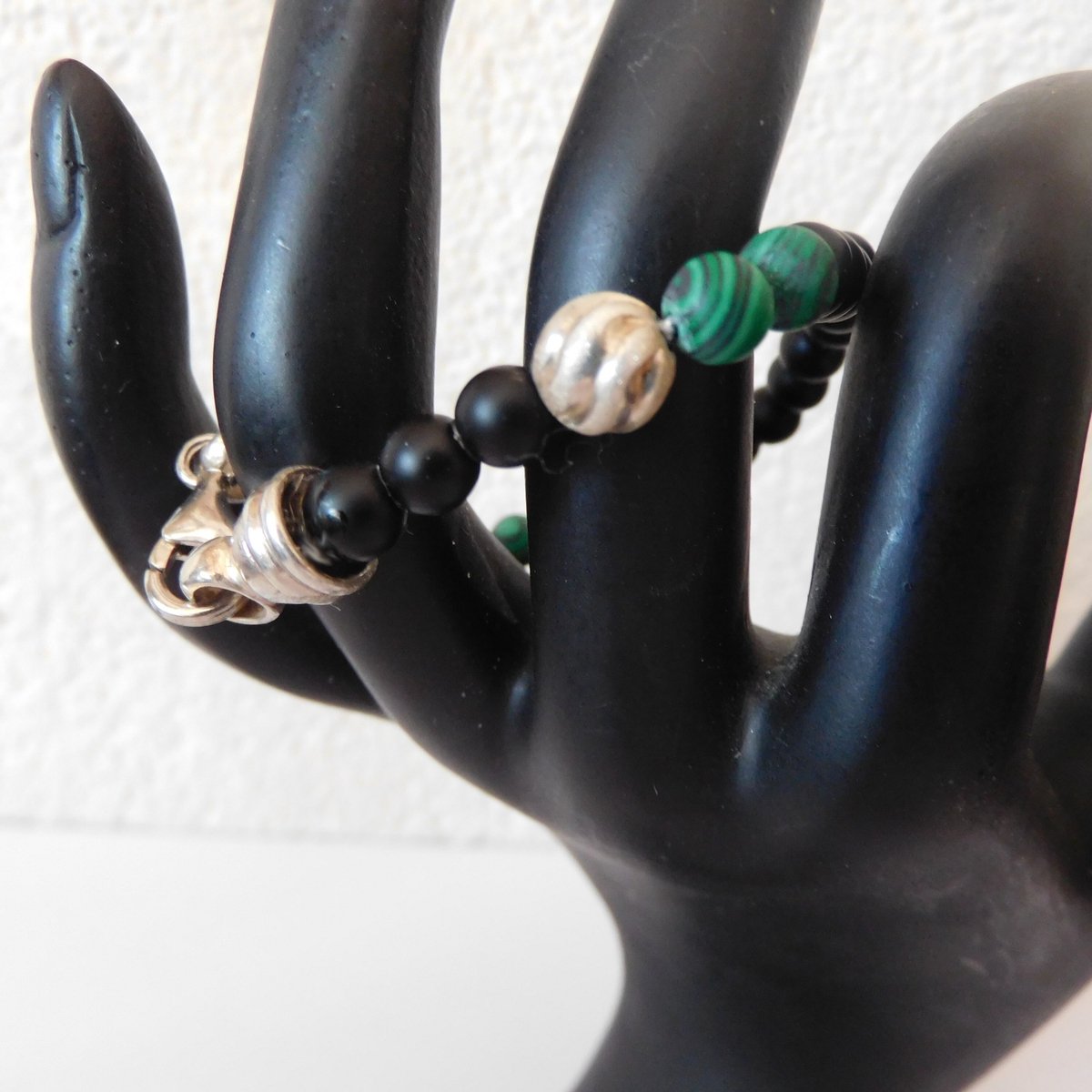 Hetty'S - Aparte armband - Echt zilver slot en Kralen - Zwarte Onyx en groene Malachiet Beads - Maat 19 cm -Kralen zijn 7.5 en 6 mm