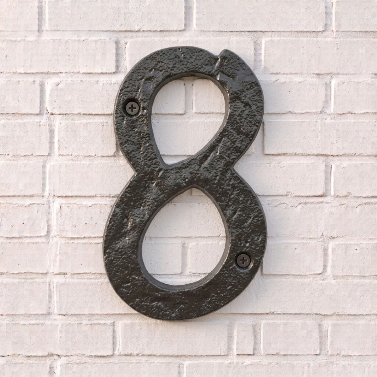 Huisnummer 8 gietijzer 11cm x 6cm met schroeven - Landelijk deurbeslag zwart