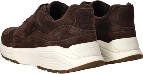 Achterkant van bruine suède Xsensible veterschoenen met witte zool.