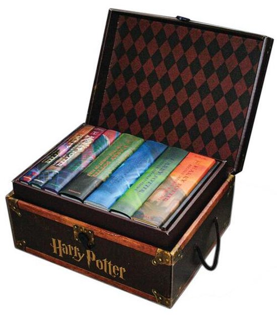 Coffret Harry Potter en édition reliée: livres 1-7 (mallette) avec un intérieur à losanges.