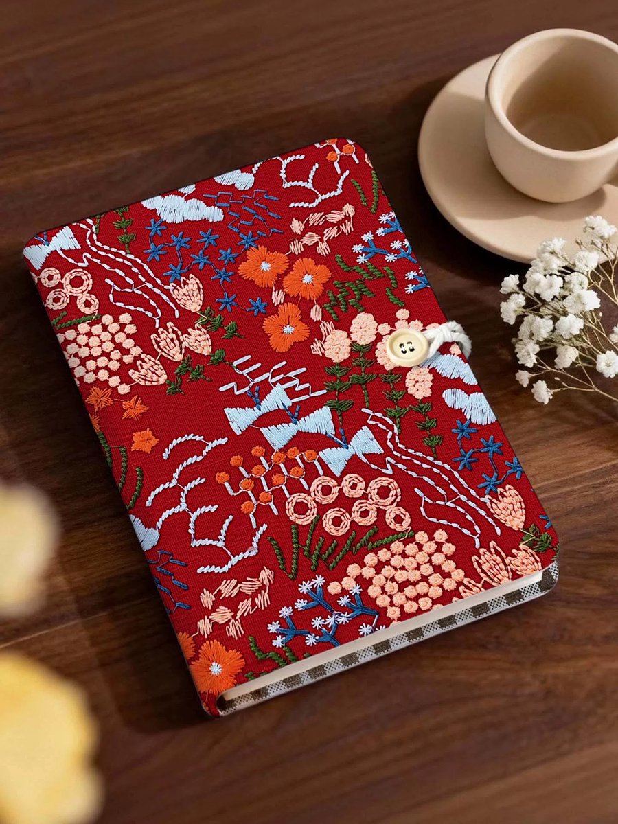 Notitieboek - Dagboek - Stoffen omslag - Geborduurde omslag - Decoratie met rood bloemenpatroon - Vervangbare, handgeschreven binnenpagina's - 90 pagina's (blanco)