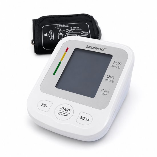 Bioland bloeddrukmeter met een witte behuizing, een digitaal scherm en knoppen: SET, START/STOP en MEM. Een zwarte manchet met tekst (22-42cm) ligt ernaast.