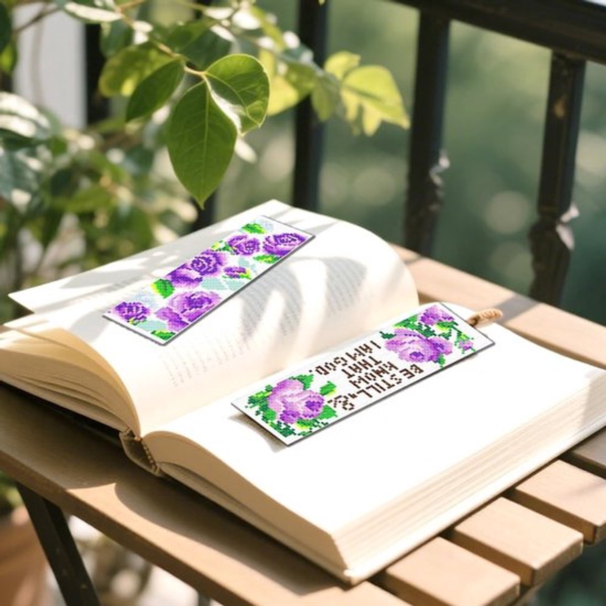 Borduurset Boekenleggers - 6-delige Set met Paars Rozenpatroon - Beginners-kit - Borduren - Creatief - Handgemaakt - Uniek Ontwerp