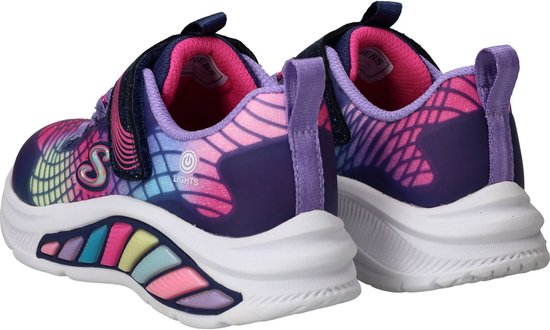 Paarse sneakers met regenboogprint, roze en blauwe accenten. Wit met gekleurde strepen op de zool.