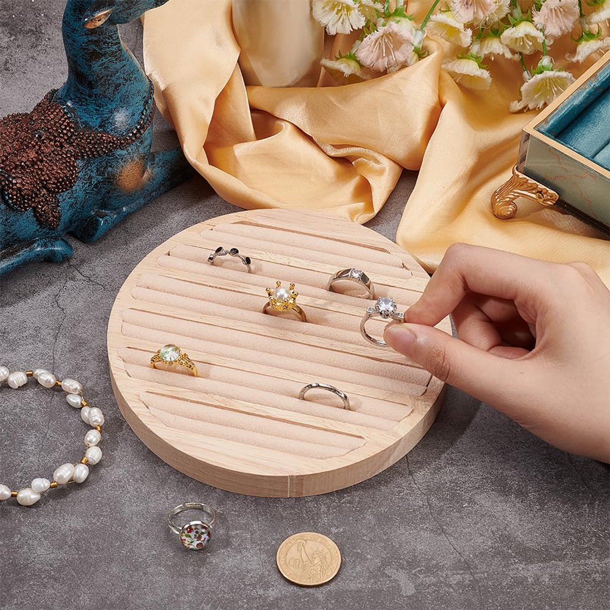 Houten Sieraden Display Lade, 6 Lange Slots Ring Oorbel Display Opslag Houder Wit Leer Inleg Sieraden Organizer Lade voor Sieraden Retail Display Verkoop, 15 cm In Diameter — cadeau in Cadeau-ideeën - foto 2